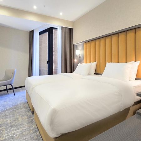 Griffin Hotel Tbilisi Buitenkant foto