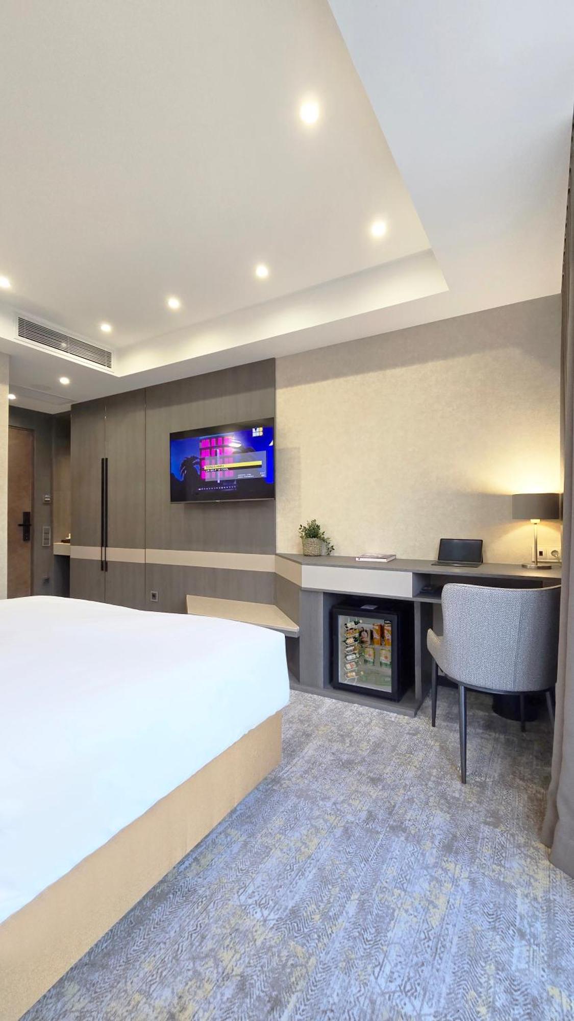 Griffin Hotel Tbilisi Buitenkant foto