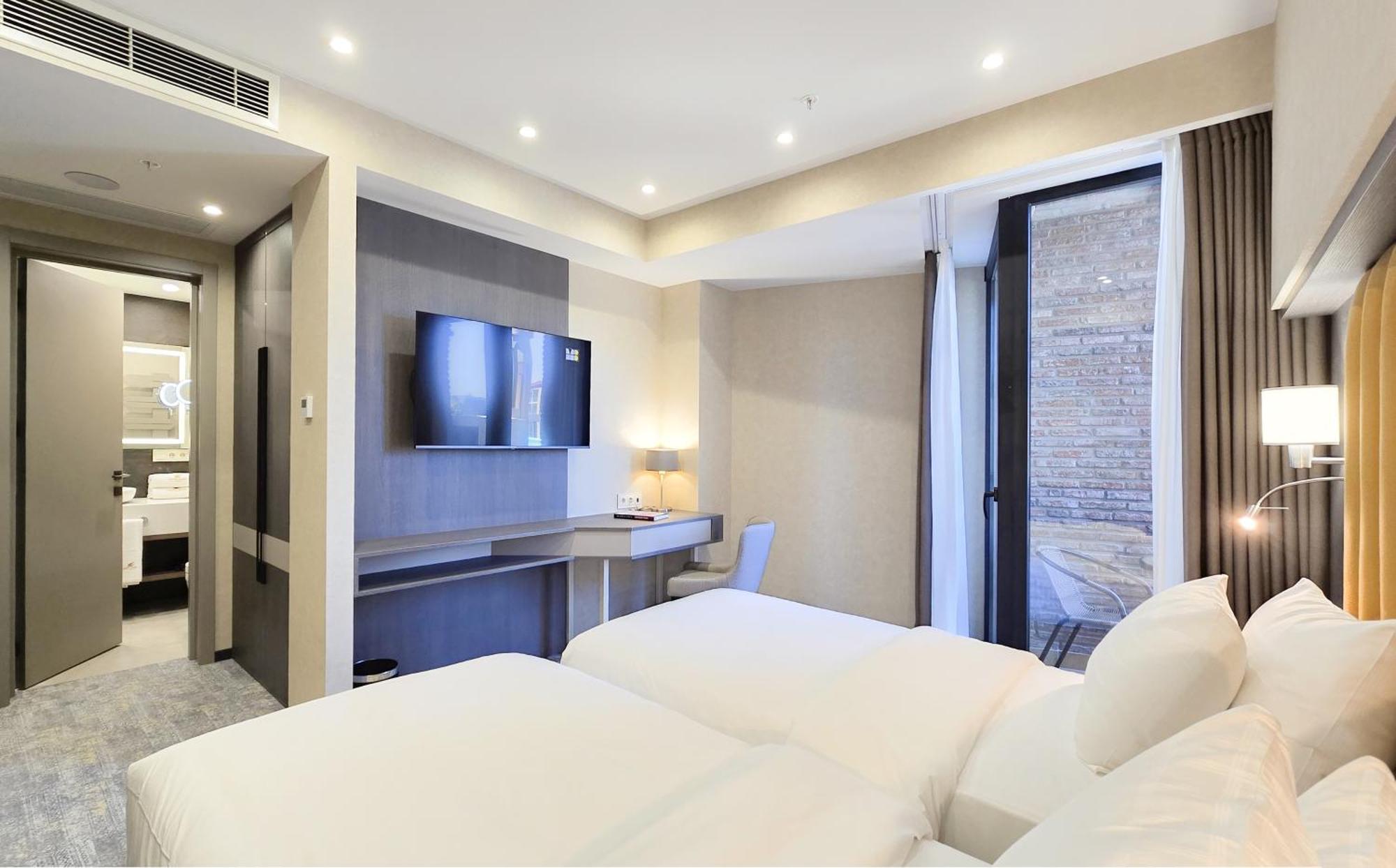 Griffin Hotel Tbilisi Buitenkant foto
