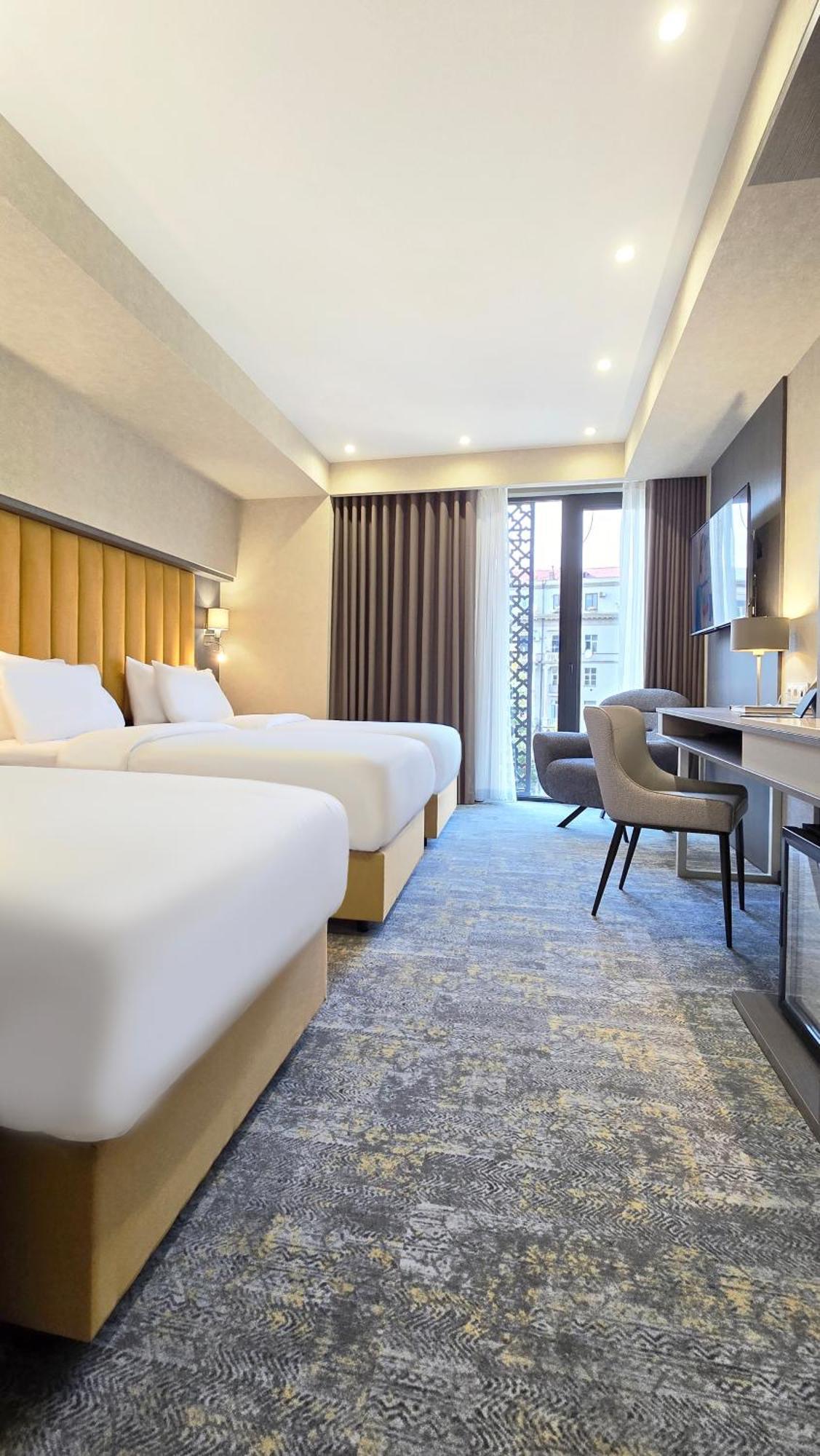 Griffin Hotel Tbilisi Buitenkant foto