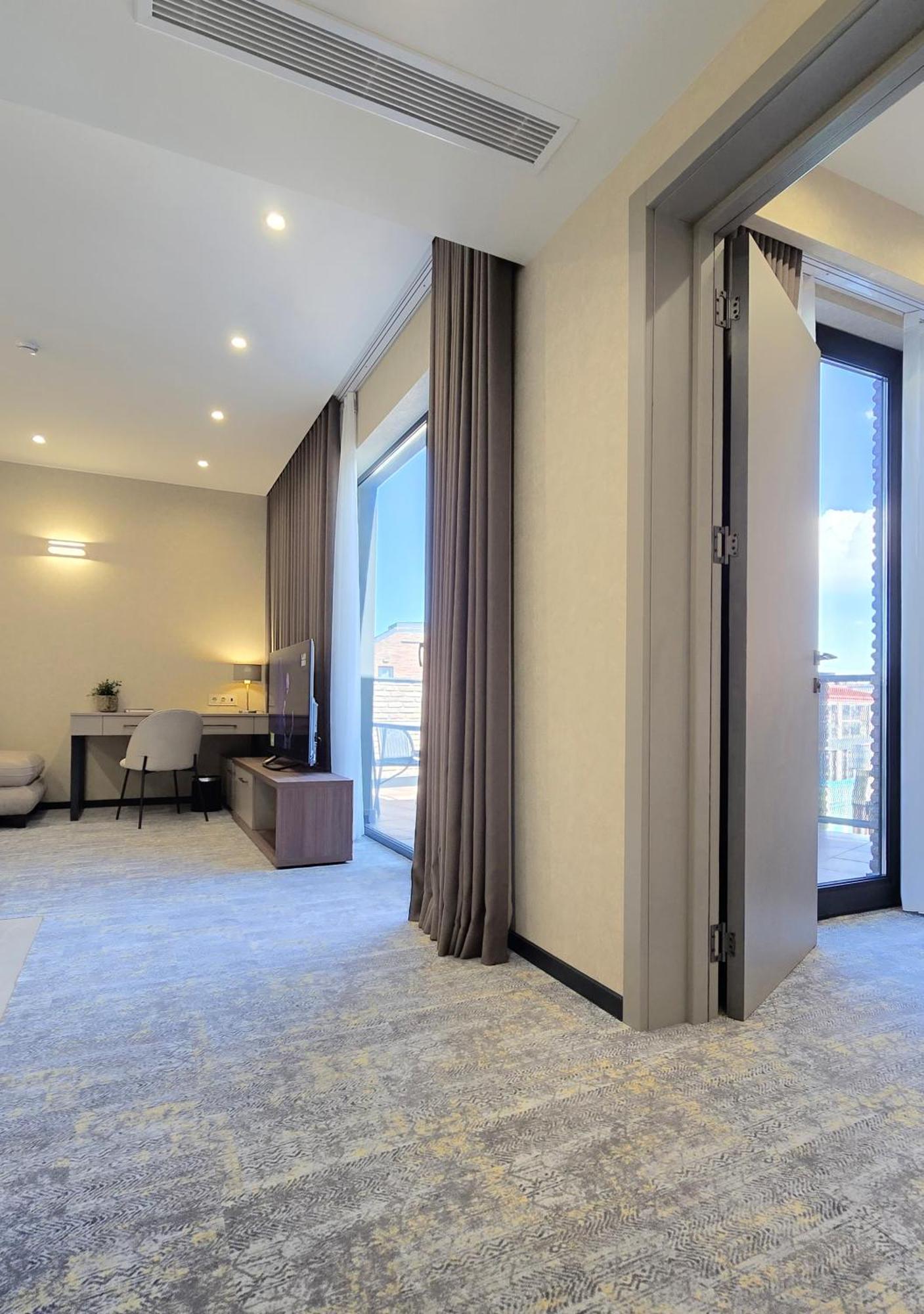 Griffin Hotel Tbilisi Buitenkant foto