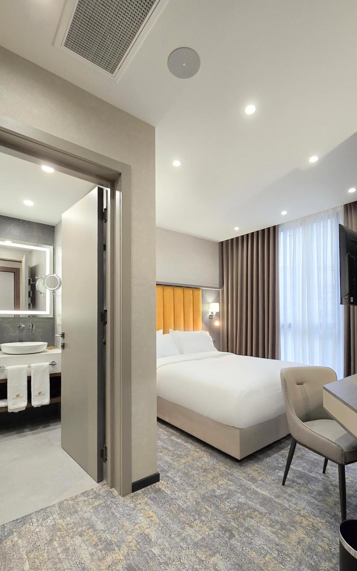 Griffin Hotel Tbilisi Buitenkant foto