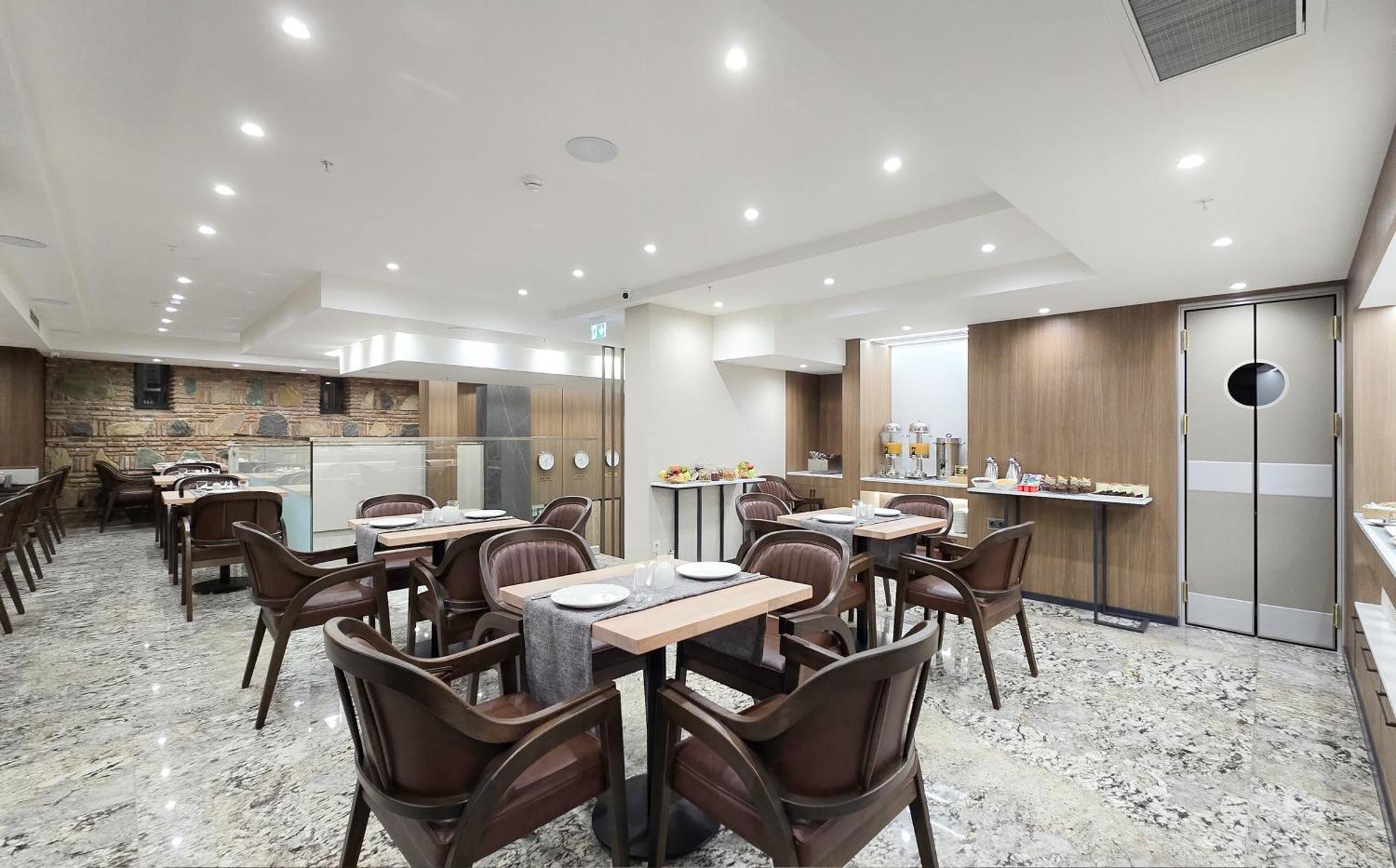 Griffin Hotel Tbilisi Buitenkant foto
