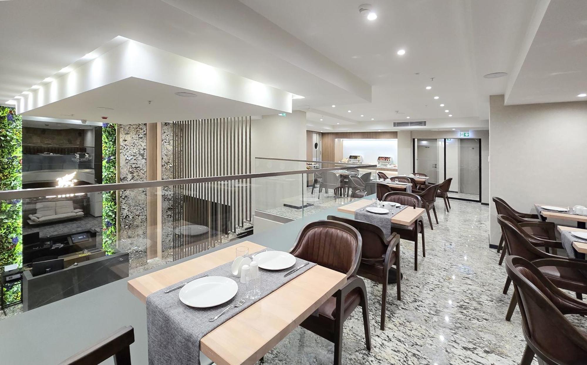 Griffin Hotel Tbilisi Buitenkant foto