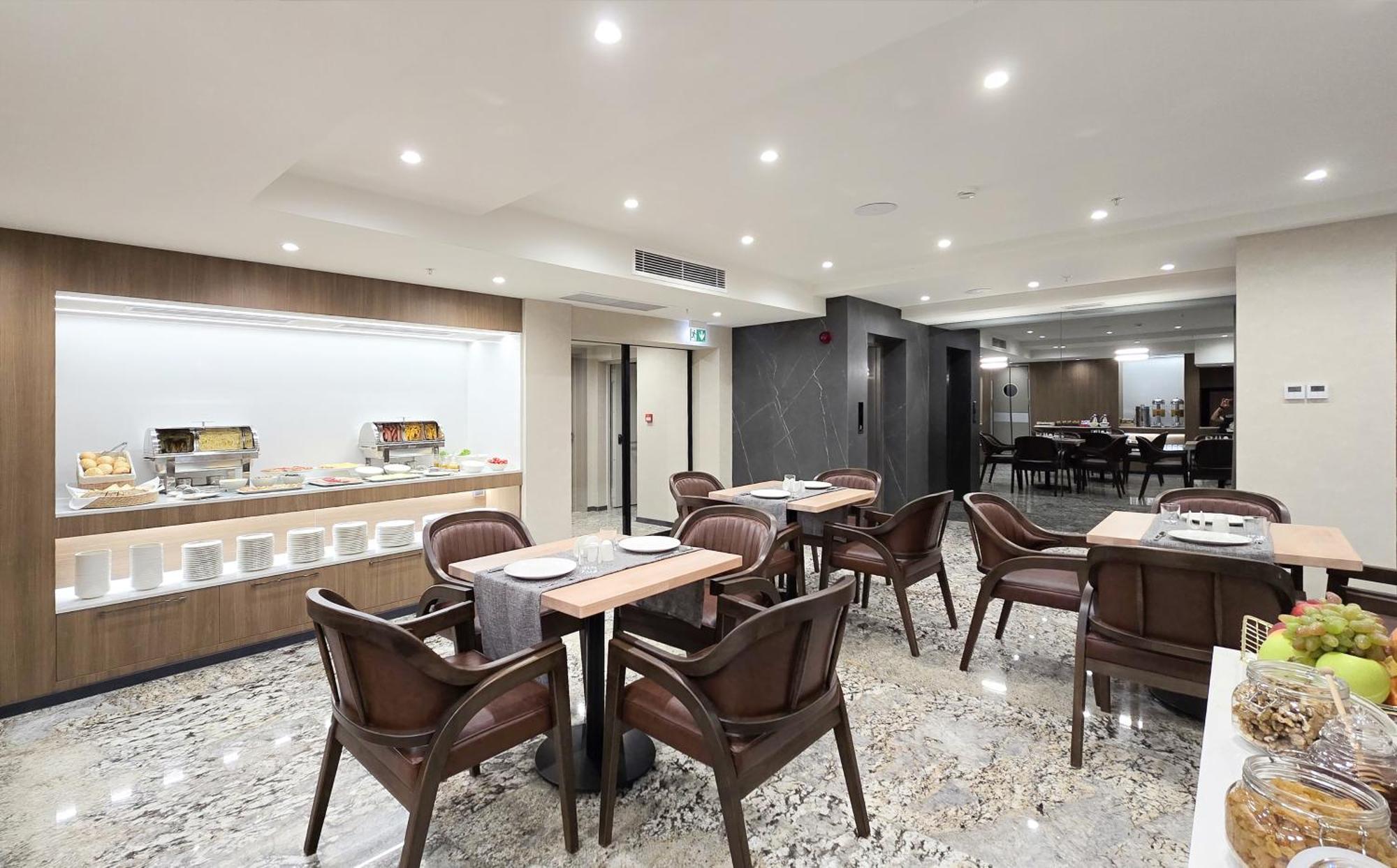 Griffin Hotel Tbilisi Buitenkant foto