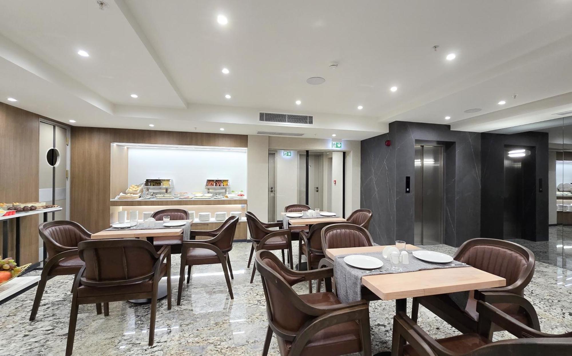 Griffin Hotel Tbilisi Buitenkant foto