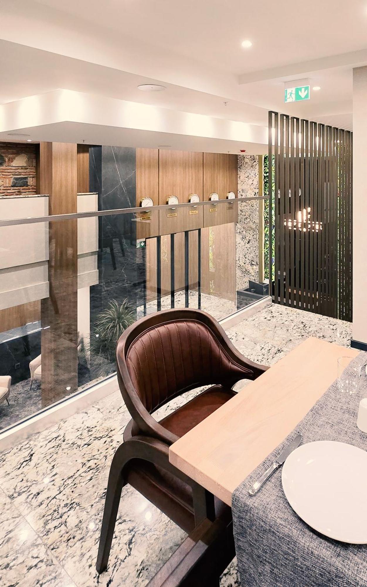 Griffin Hotel Tbilisi Buitenkant foto