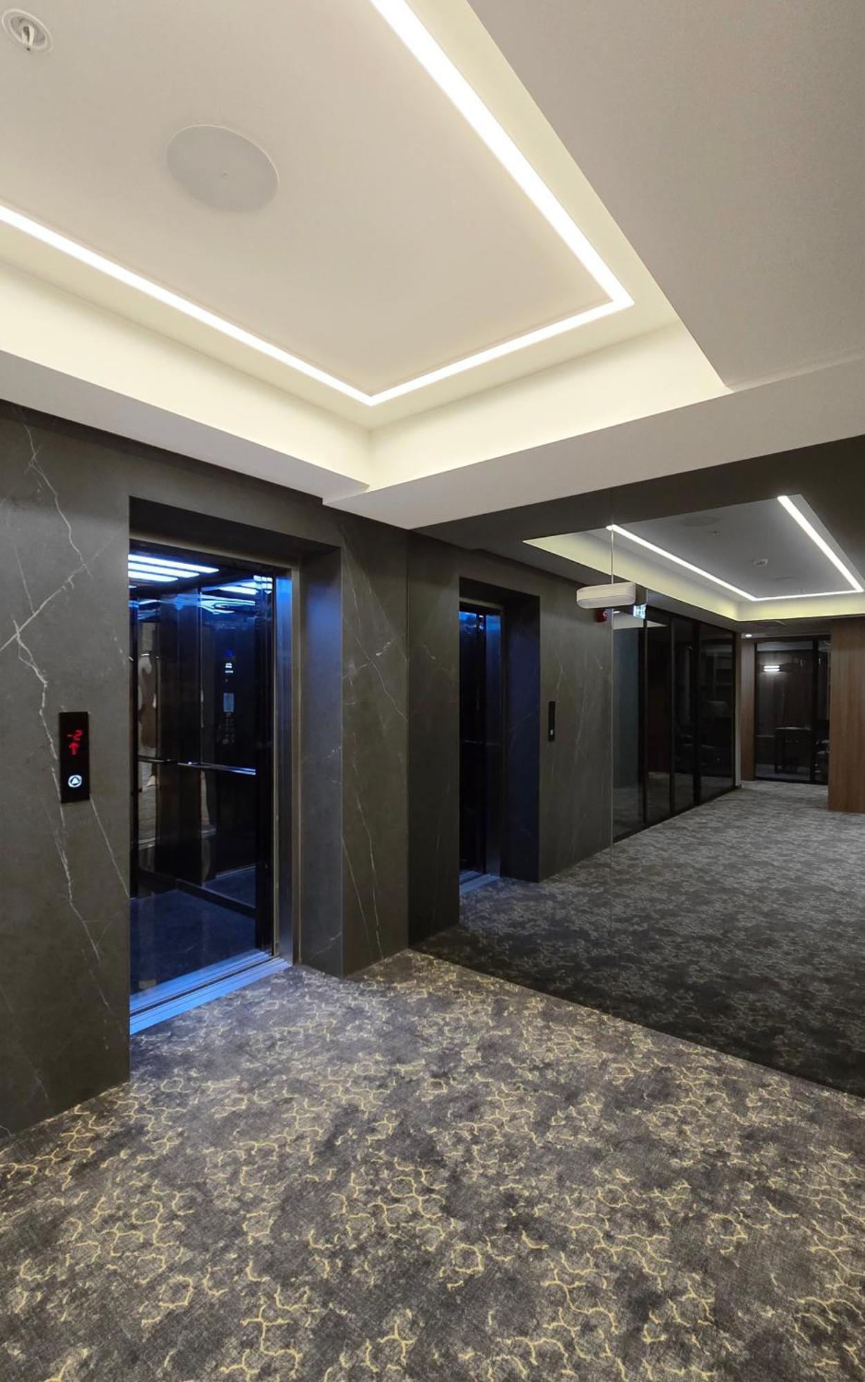Griffin Hotel Tbilisi Buitenkant foto