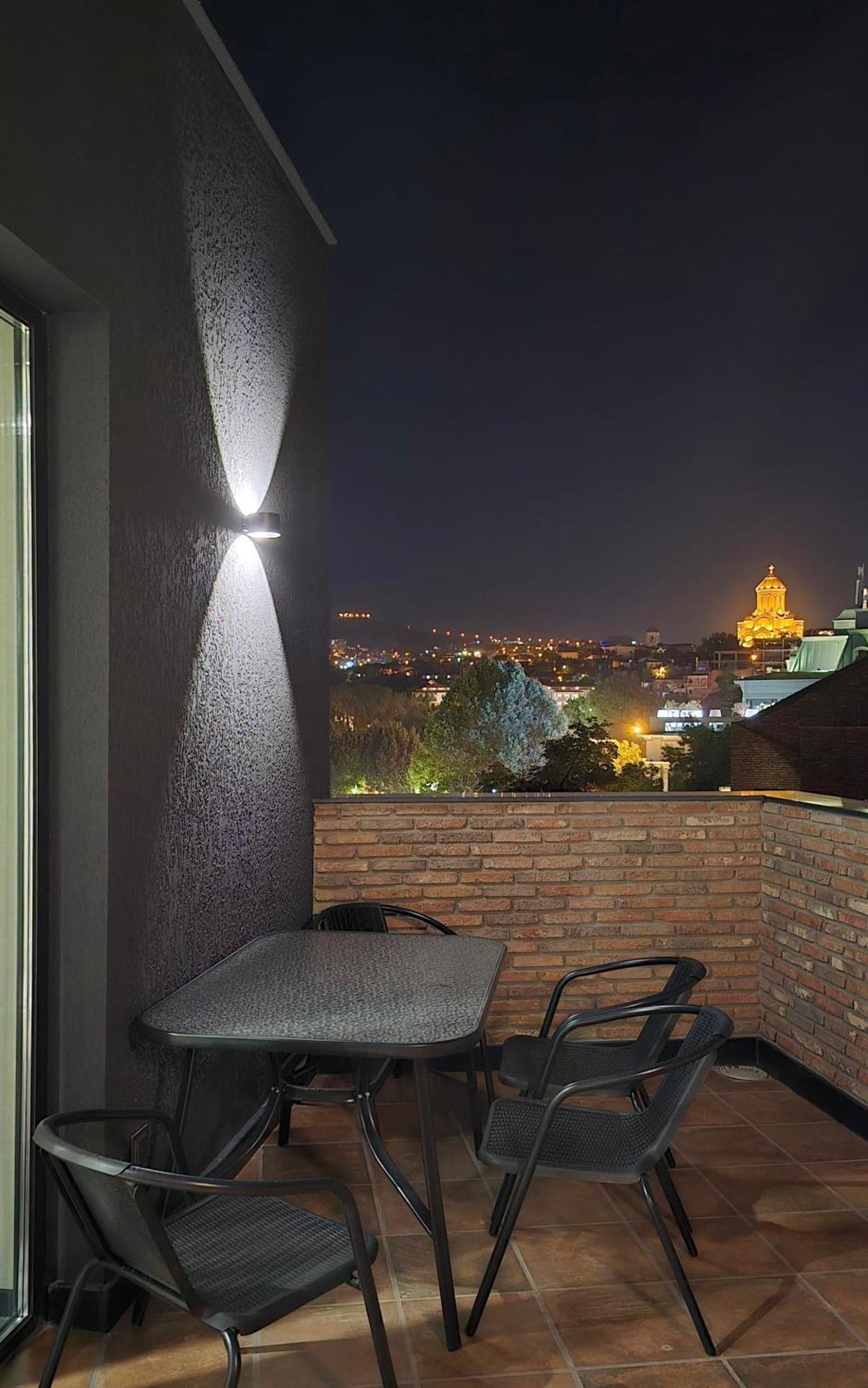 Griffin Hotel Tbilisi Buitenkant foto